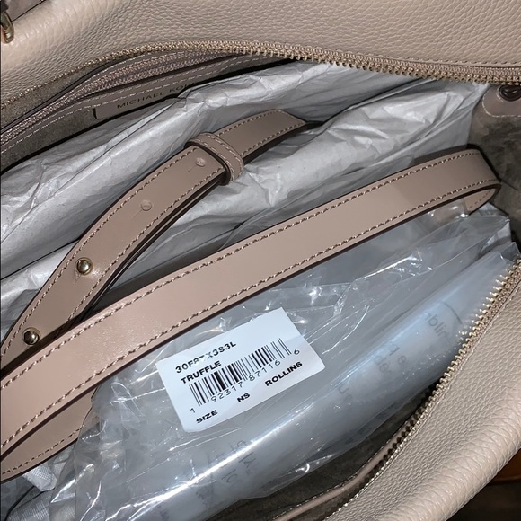 ✨Michael Kors Large Rollins Satchel ✨MINT ✨!! - Picture 9 of 9